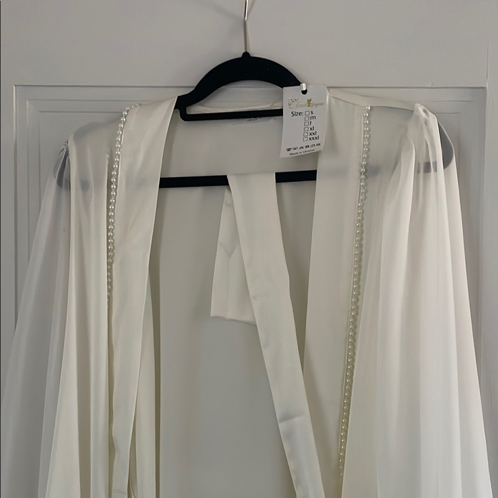 Luxurious White Robe Intimates Sleepwear